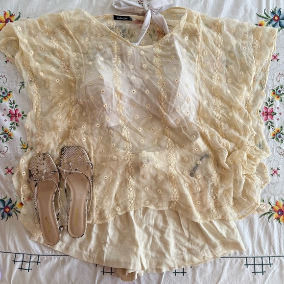 Medium/large 100% silk sheer cream eyelet top with batwing sleeves. - Picture 3 of 8